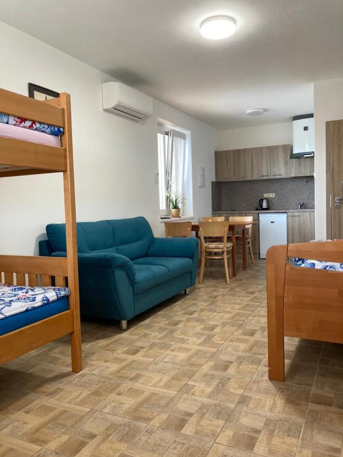 Apartmany S Klimatizaci - Penzion U Kudlacku Pouzdrany Eksteriør billede