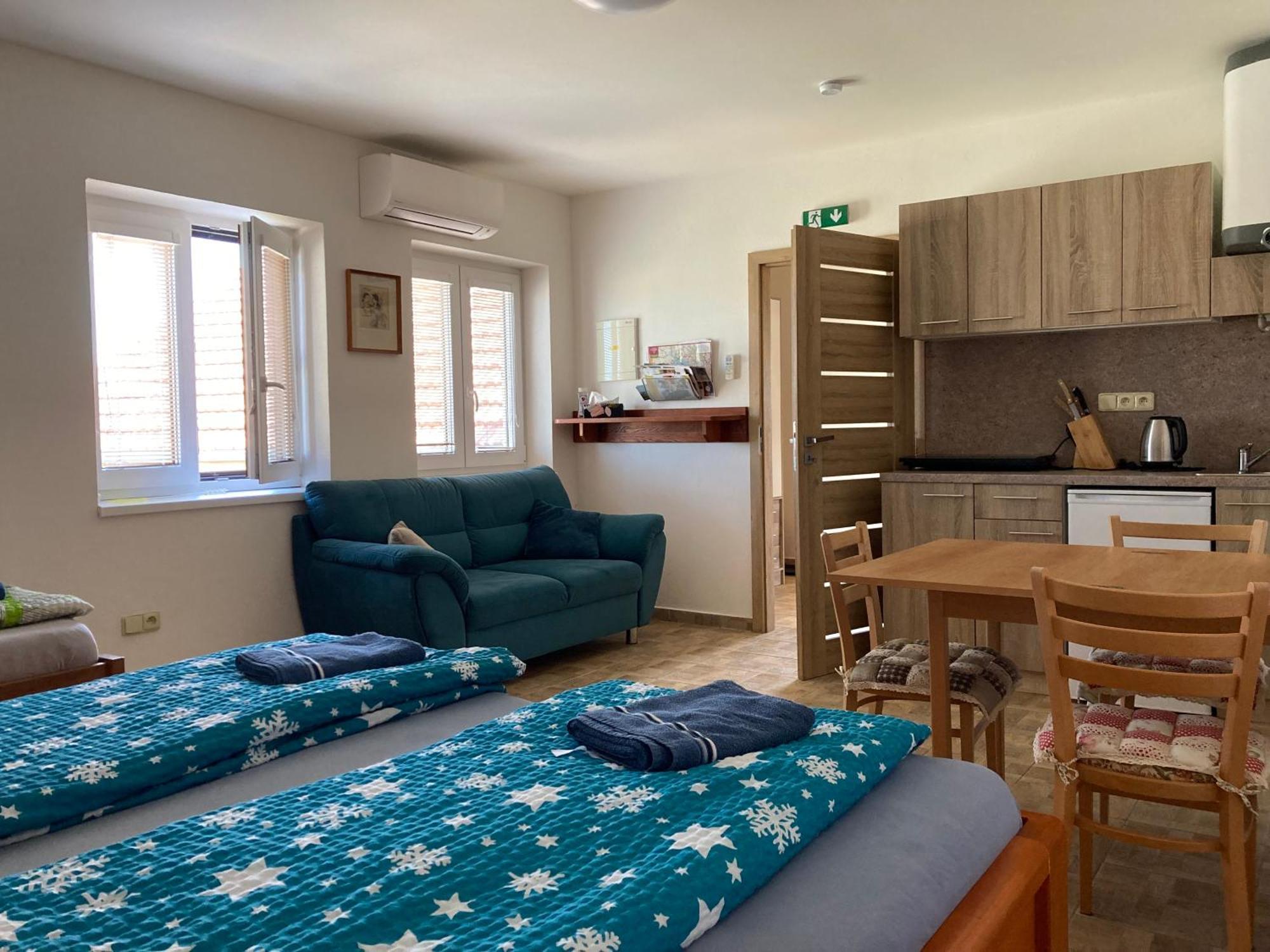 Apartmany S Klimatizaci - Penzion U Kudlacku Pouzdrany Eksteriør billede
